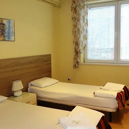 科姆客房酒店 *